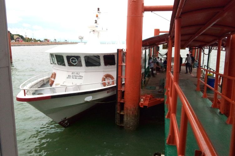 Oceana saat sandar di pelabuhan SBP ( foto : Indrapriyadi/HarianMemoKepri.com )