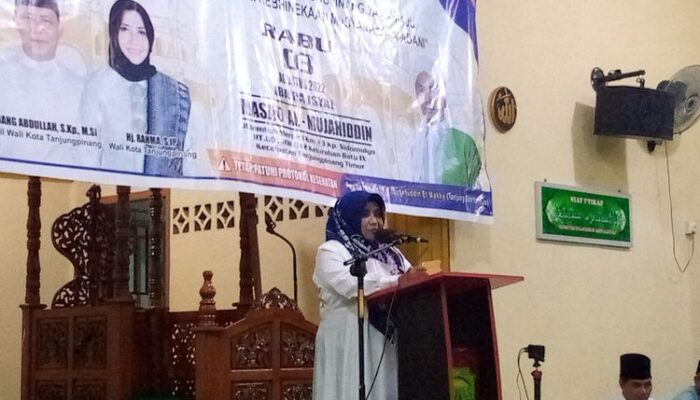 Rahma Beri Lima Set Kompang Pada Peringatan Tahun Baru Islam di Kampung Sidomulyo