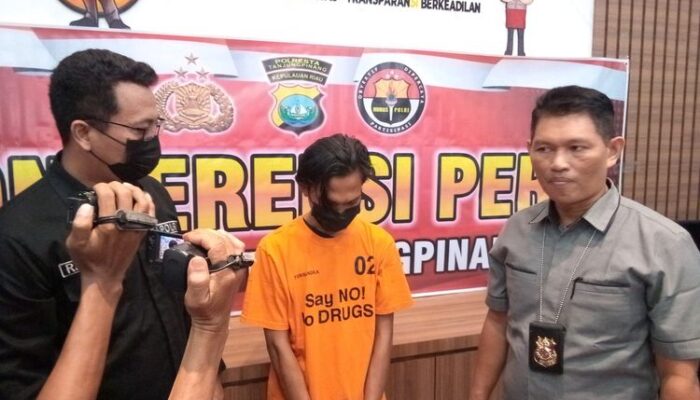 Seorang Pria Terciduk Satresnarkoba Polresta Tanjungpinang di Jalan Tugu Pahlawan