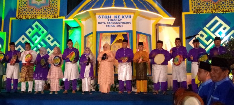 Pemukulan kompang oleh Wakil Gubernur Kepulauan Riau