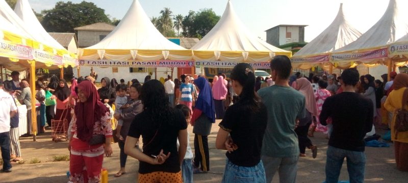Pelaksanaan Pasar Murah Ramadhan Provinsi Kepri di Halaman Lapangan Basket Kelurahan Senggarang