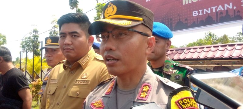 Kapolres Bintan AKBP Riky Iswoyo usai melakukan pemusnahan barang bukti dan Apel Pasukan Operasi Ketupat Seligi di Polres Bintan