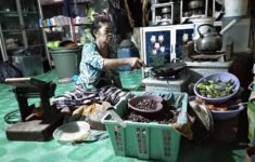 Ibu Aminah Sosok Wanita Pekerja Keras Lebih Semangat di Bulan Ramadhan