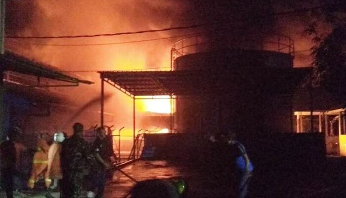Kantor PLN Terbakar, Kota Ranai Gelap Gulita