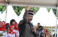 Ketua DPRD Batam Orasi 696x464 1