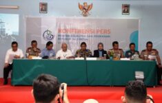Konferensi Pers Penangkapan dan Proses Hukum Kapal Asing Danlantamal IV Dampingi Menteri Kelautan dan Perikanan Susi Pudjiastuti