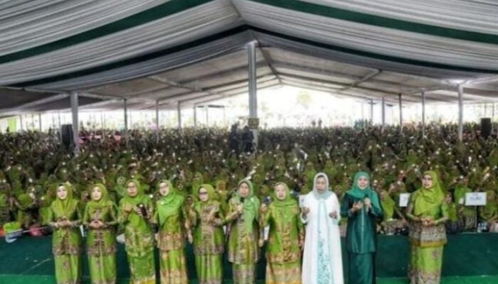 Khofifah Indar Parawansa Ikuti Tiga Lantunan Sholawat Bersama Muslimat NU di Jombang