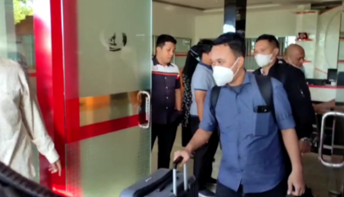 Tim Penyidik KPK Bawa Dokumen 1 Koper Setelah Geledah Kantor BP Bintan Wilayah Kota Tanjungpinang