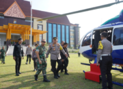 Menggunakan Helikopter, Kapolda Riau Bersama Danrem 031/Wirabima Kunjungi Inhil  Untuk Pastikan Penanganan SAR