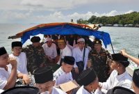 Santri Ruhul Quran Batam ketika mengunjungi ziarah wali