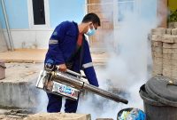 Team fogging saat melakukan pengasapan di Perumahan Cipta Asri