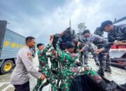 Koarmada l Kerahkan KRI dan Pasukan Bantu Korban Bencana Tanah Longsor di Pulau Serasan