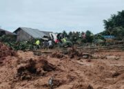 Kapolres Natuna Bantu Proses Pencarian dan Evakuasi Jenazah Korban Tanah Longsor di Pulau Serasan