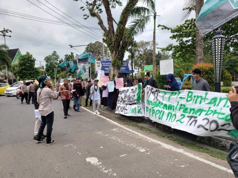 aksi unjuk rasa HMI Tanjungpinang-Bintan di Lapangan Pamedan Jln Ahmad Yani Kota Tanjungpinang