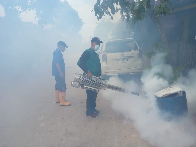 Garda Bangsa Kepulauan Riau saat melakukan Fogging di Perumahan Griya Batu Aji Asri Kota Batam