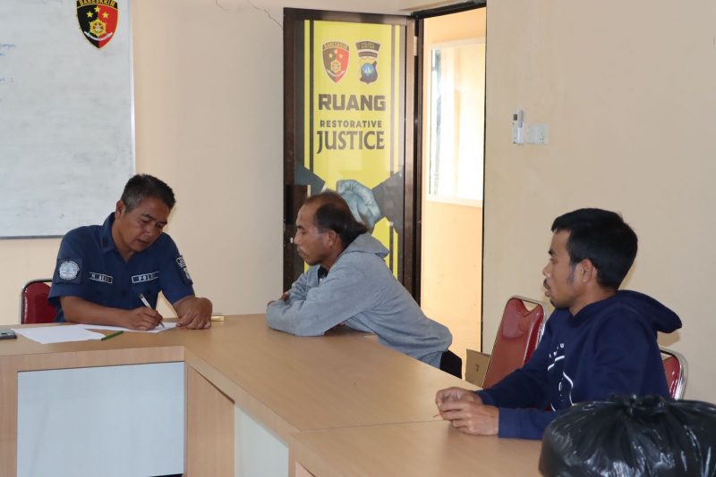 Pihak Polres BIntan melakukan pendataan kepada korban PMI Non Prosedural
