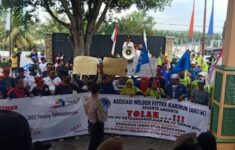 demo pekerja 02 10