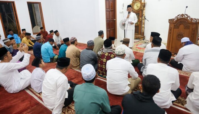 Gubernur Kepulauan Riau Lakukan Safari Subuh Serta Serahkan Dana Bantuan Kepada Masjid Darut Taubah