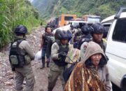 Dokumentasi Evakuasi Warga yang Diisolasi Kelompok Kriminal di Papua