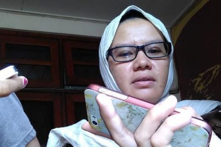 Wakil Koordinator Bidang Advokasi Komisi Untuk Orang Hilang (Kontras) Yati Andriani memberikan keterangan pers di Kantor KontraS