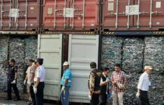 kontainer limbah plastik ist