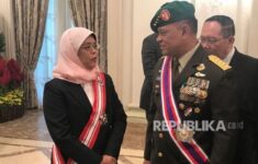 mantan panglima tni jenderal gatot nurmantyo menerima penghargaan distinguished 180305135320 230