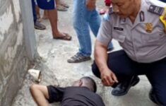 polisi periksa mayat di pancoran mas depok ist