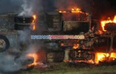truk dibakar1