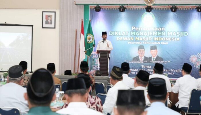 Rudi Ajak DMI Makmurkan Masjid di Kepri