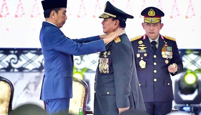 Pangkat Kehormatan Jenderal Diberikan Kepada Prabowo Subianto Oleh Presiden Jokowi