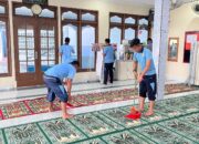 Sambut Kehadiran Bulan Ramadhan, Personel Lanud RHF Bersihkan Rumah Ibadah