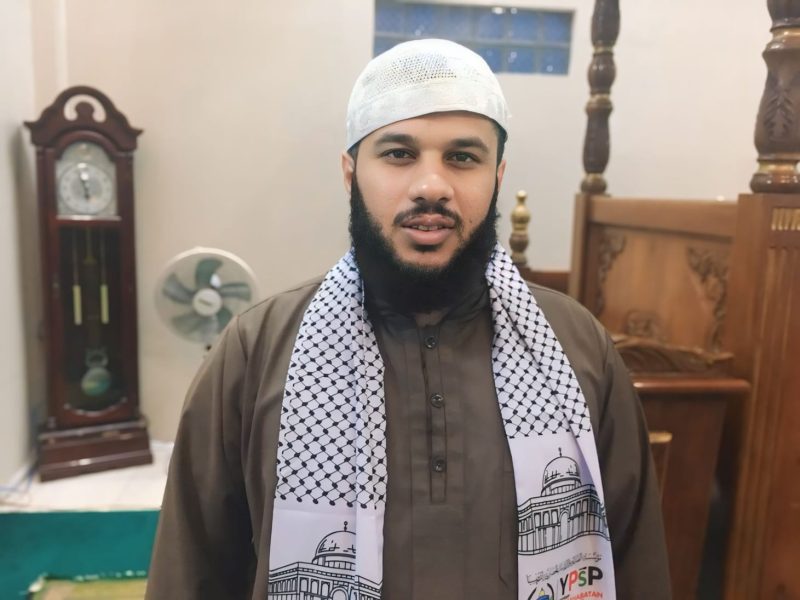Pemuda asal Gaza Palestina saat berdakwah di Masjid An Nur Jalan Kuantan Tanjungpinang, Senin (11/3/2024)