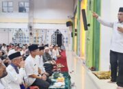 Gubernur Kepulauan Riau Bersama Menparekraf RI Terawih di Masjid Mukhtarul Arifin Tembesi