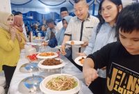 Mantan Walikota Tanjungpinang bersama fraksi partai NasDem ketika menyantap buka puasa bersama, Rabu (3/4/2024)