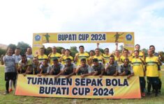 Bupati Bintan Roby Kurniawan saat membuka Turnamen Sepak Bola Bupati Cup 2024, Senin (27/05) di Stadion Demang Lebar Daun Kijang Kota.