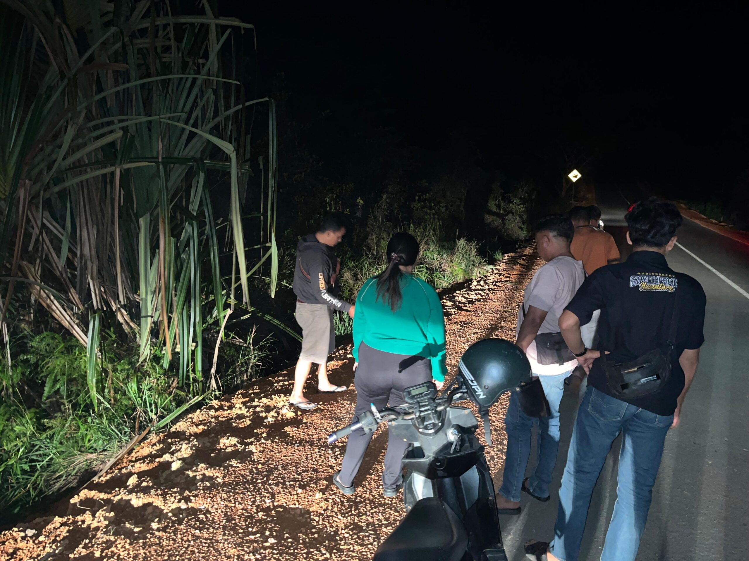 Polisi mengecek lokasi yang katanya begal, Kamis (8/8/2024) Foto: Polres Bintan