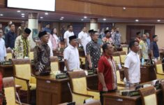 rapat paripurna dprd batam