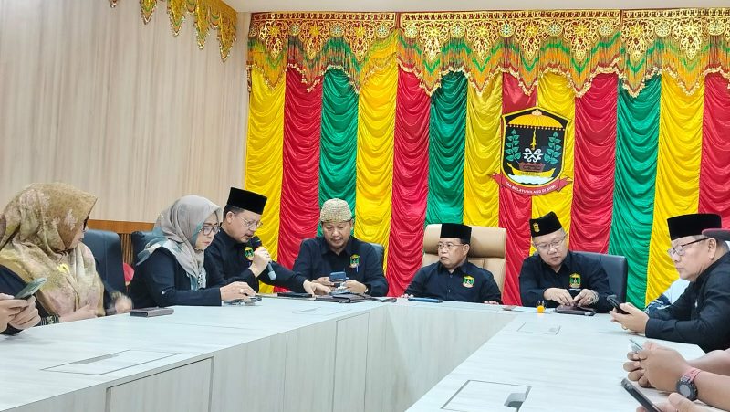 Konfrensi pers LAM Kepri terkait pergantian antar waktu Ketua umum LAM Kepri periode 2022-2027, Sabtu (18/1/2025) foto: Istimewa 