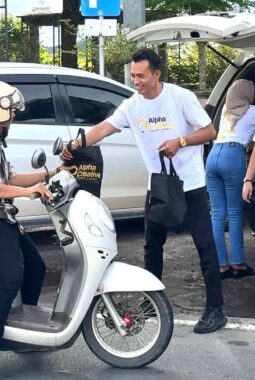 Alpha Creative dan UMKM Tanjungpinang Berbagi Takjil di Bulan Ramadhan