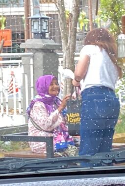 Ringankan Ekonomi Warga, Alpha Creative Salurkan Bantuan Sembako Ramadan