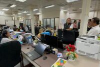 Ditreskrimsus Polda Kepri ketika menggeledah salah satu ruangan di kantor BP Batam terkait dugaan tindak pidana korupsi, Rabu (19/3/2025) foto: Polda Kepri