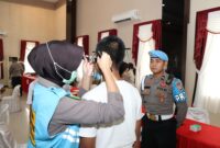 Proses pemeriksaan kesehatan tahap I Bintara Polri Polda Kepri, Selasa (25/3/2025) foto: Polda Kepri 