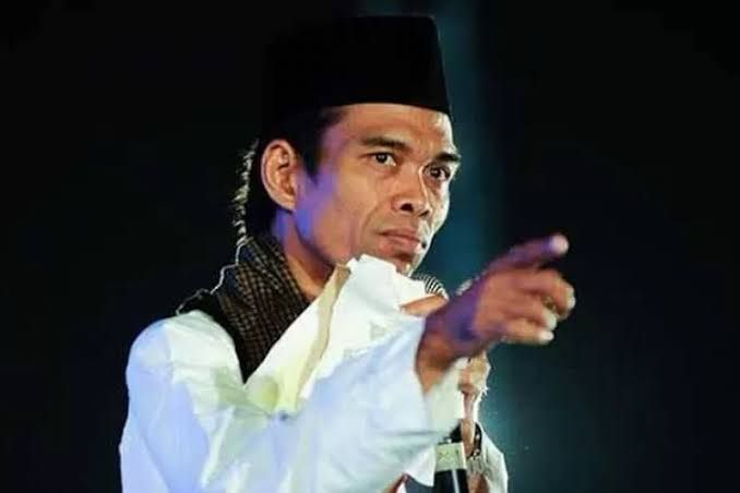 Tuan Guru UAS dengan model menyampaikan tausiyah, Senin (14/4/2025) foto: Istimewa 