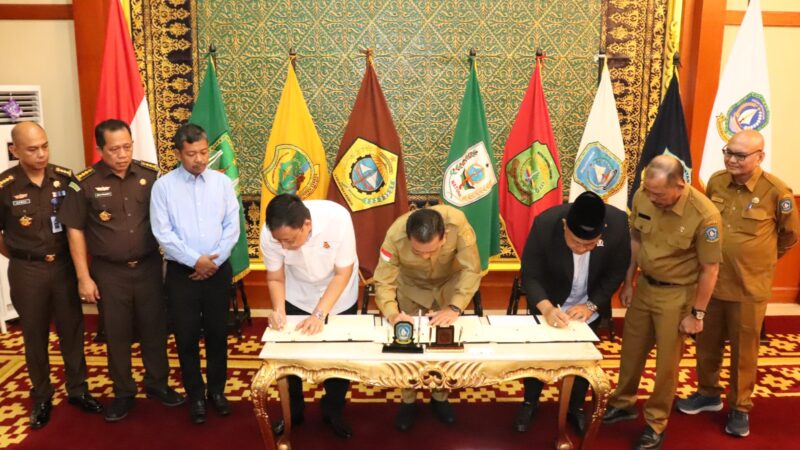 Penandatanganan PKS antar tiga lembaga tentang Restorative Justice, Senin (26/5/2025) foto: Penkum Kejati Kepri 