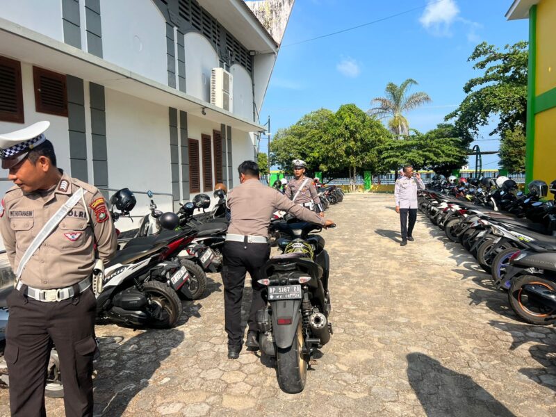 Satlantas Polresta Tanjungpinang bersama Dishub merazia knalpot brong di sekolah, Rabu (4/6/2025) foto: Polresta Tanjungpinang 