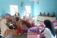 Plt Camat Jemaja memimpin rapat persiapan perayaan HUT RI ke-80, Selasa (22/7/2025) foto: Wan Yudi