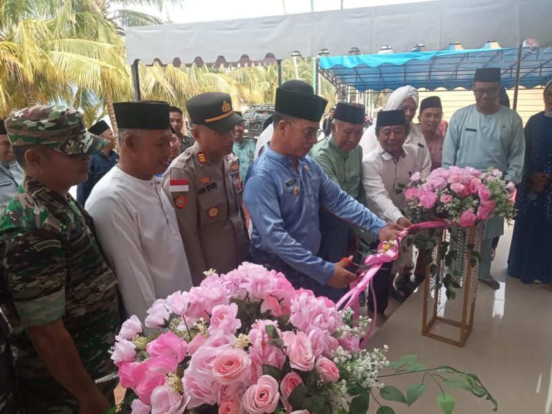 Bupati Anambas meresmikan Surau Al Mukarromah, Sabtu (26/7/2025) foto: Wan Yudi 