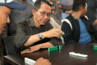 Kepala BP Batam sekaligus Walikota Batam ikut meramaikan final Catur dan domino di Sagulung, Senin (25/8/2025) foto: istimewa 