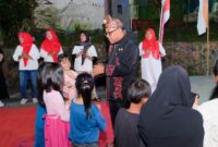 Momen kebersamaan Walikota Tanjungpinang bersama warga RW 006 Pinang Kencana, Jumat (29/8/2025) foto: istimewa 