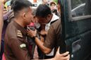 Kedua tersangka kasus dugaan korupsi PNBP jasa penundaan kapal di tahan oleh Kejati Kepri, Selasa (30/9/2025) foto: Penkum Kejati Kepri 